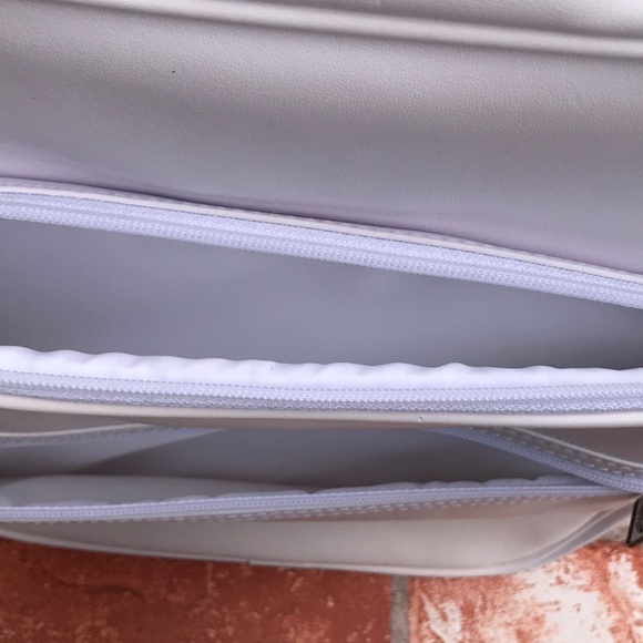 *SOLD*Adidas Crossbody Bag White & Gold - Picture 7 of 8